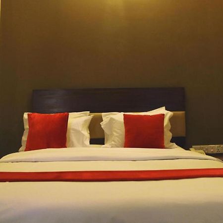 Hotel Ashrafee Дакка Екстер'єр фото