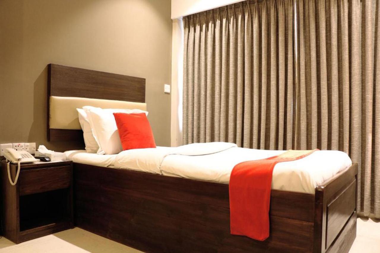 Hotel Ashrafee Дакка Екстер'єр фото